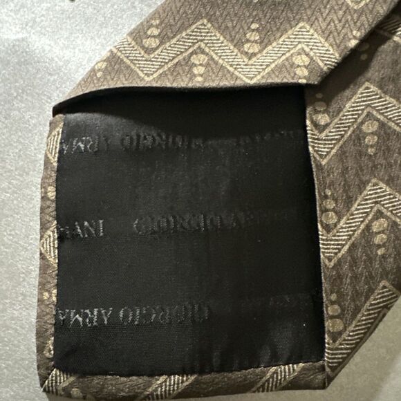 PRE OWNED DESIGNER GIORGIO ARMANI TIE - Picture 5 of 5
